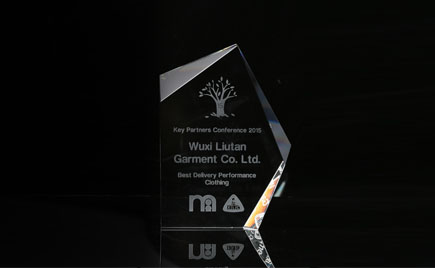 優(yōu)質(zhì)供應(yīng)廠家劉潭服裝！