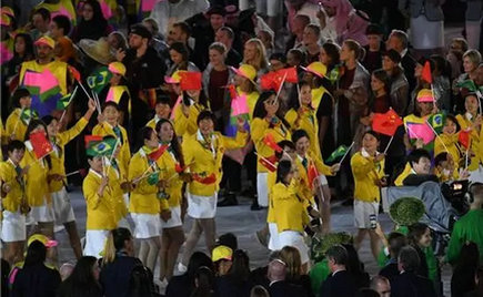 劉潭服裝：餓了嗎？中國奧運(yùn)健兒運(yùn)動(dòng)服裝很中國