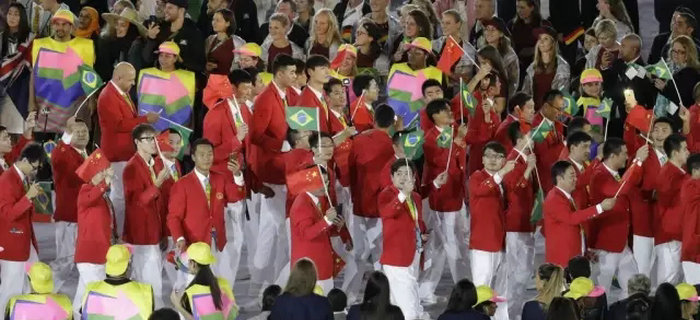 劉潭服裝：餓了嗎？中國(guó)奧運(yùn)健兒運(yùn)動(dòng)服裝很中國(guó)