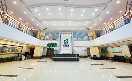 什么，被解雇了？劉潭服裝在服裝路上越走越堅強(qiáng)