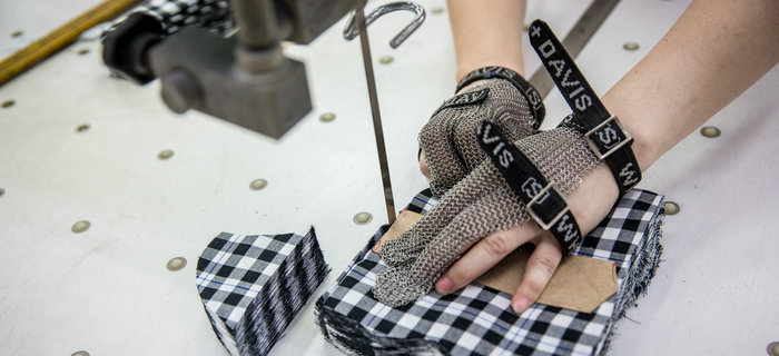 什么，被解雇了？劉潭服裝在服裝路上越走越堅強