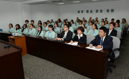 劉潭服裝：樸槿惠身陷“閨蜜干政”漩渦，其悲劇誰解？