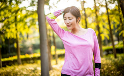 休閑服裝加工：衛(wèi)衣=休閑=時尚，走出美 愛不同