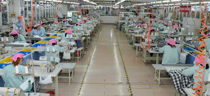 服裝貼牌加工：服裝行業(yè)現(xiàn)狀何解，唯有改革濟(jì)頹勢(shì)