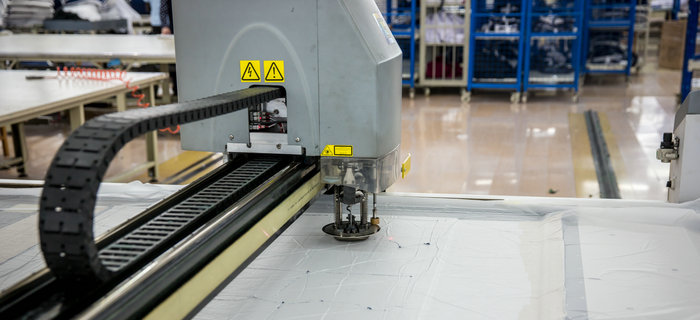 服裝貼牌加工：服裝行業(yè)現(xiàn)狀何解，唯有改革濟(jì)頹勢(shì)