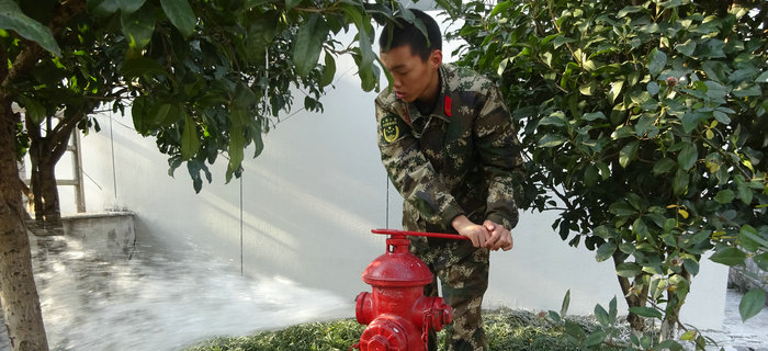 劉潭服裝保安隊致力于企業(yè)安全 為打造平安企業(yè)而不遺余力 劉潭服裝保安隊致力于企業(yè)安全 為打造平安企業(yè)而不遺余力