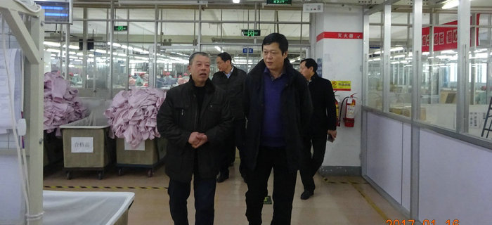 劉潭服裝:梁溪區(qū)人大主任一行來我司檢查節(jié)前安全工作 劉潭服裝:梁溪區(qū)人大主任一行來我司檢查節(jié)前安全工作