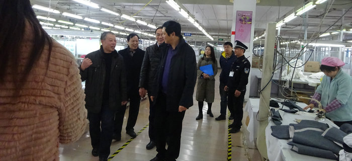 劉潭服裝:梁溪區(qū)人大主任一行來我司檢查節(jié)前安全工作 劉潭服裝:梁溪區(qū)人大主任一行來我司檢查節(jié)前安全工作