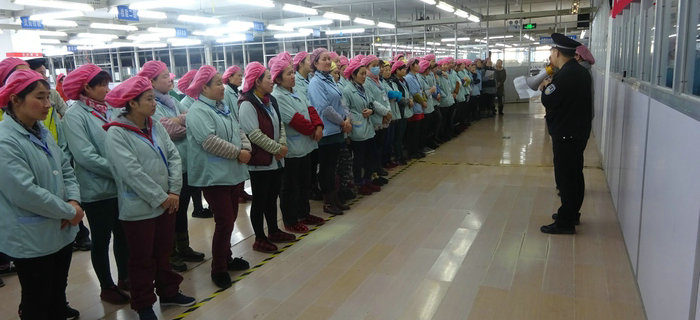 劉潭服裝:做好防恐反恐培訓(xùn)工作 履行企業(yè)社會(huì)責(zé)任 劉潭服裝:做好防恐反恐培訓(xùn)工作 履行企業(yè)社會(huì)責(zé)任