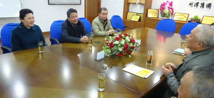 梁溪區(qū)副區(qū)長李濤一行調研劉潭服裝企業(yè)基層工作 梁溪區(qū)副區(qū)長李濤一行調研劉潭服裝企業(yè)基層工作