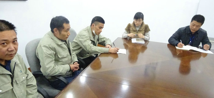 劉潭服裝召開節(jié)前機(jī)修工培訓(xùn)會(huì)議 劉潭服裝召開節(jié)前機(jī)修工培訓(xùn)會(huì)議