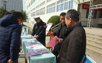 劉潭服裝安全和健康教育，解決因地鐵施工帶來的出行不便問題