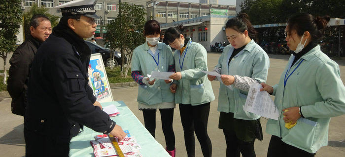 劉潭服裝安全和健康教育，解決因地鐵施工帶來的出行不便問題