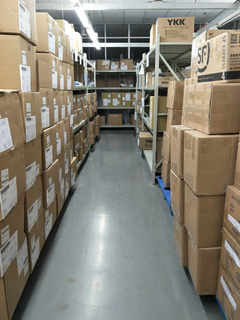 劉潭服裝:輔料庫在服裝生產中所起的“大兵小將”之作用 劉潭服裝:輔料庫在服裝生產中所起的“大兵小將”之作用