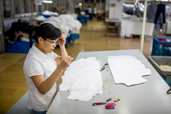 服裝加工面料檢測(cè)——對(duì)話(huà)資深面料檢測(cè)員尤師傅(一) 服裝加工面料檢測(cè)——對(duì)話(huà)資深面料檢測(cè)員尤師傅(一)