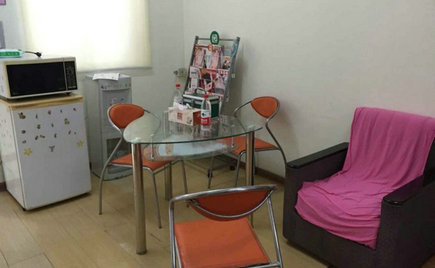 近日，劉潭服裝工會(huì)對(duì)所有適齡在職女員工進(jìn)行兩癌篩查體檢