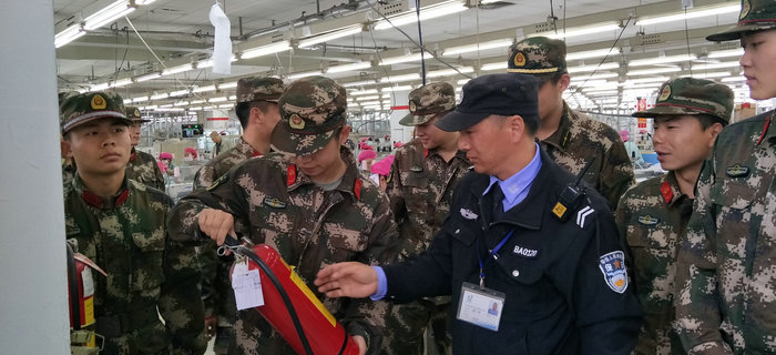 劉潭服裝：無(wú)錫北塘劉潭中隊(duì)和興源路中隊(duì)來(lái)我司消防演練