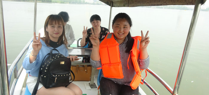 在五一來(lái)臨之際，劉潭服裝組織企業(yè)先進(jìn)標(biāo)兵赴南京游玩