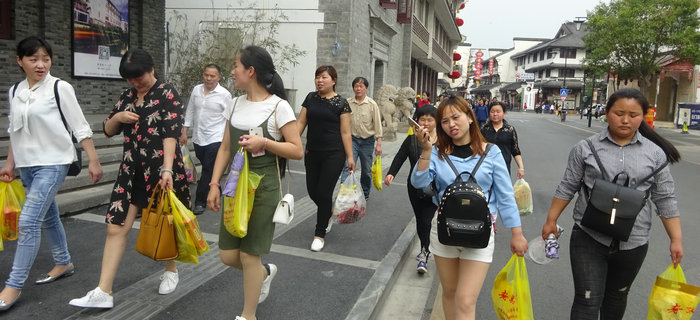 在五一來(lái)臨之際，劉潭服裝組織企業(yè)先進(jìn)標(biāo)兵赴南京游玩