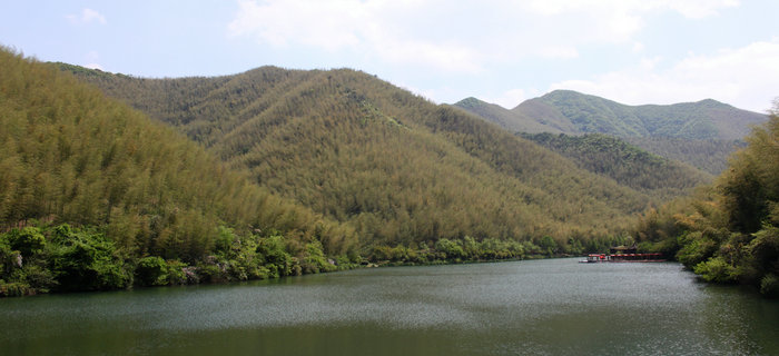 劉潭服裝黨支部開(kāi)啟&ldquo;尋訪紅色印記 傳承強(qiáng)國(guó)之志&rdquo;之旅