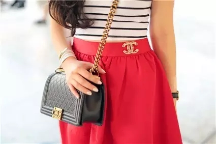 劉潭服裝與您趣玩服裝裝飾&mdash;&mdash;胸