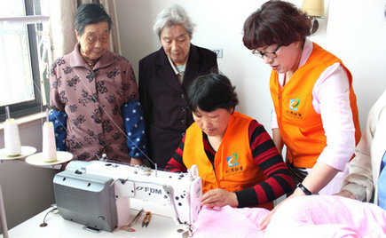 劉潭服裝：無錫勞模攜手志愿者赴五河養(yǎng)老院開展便民服務(wù)