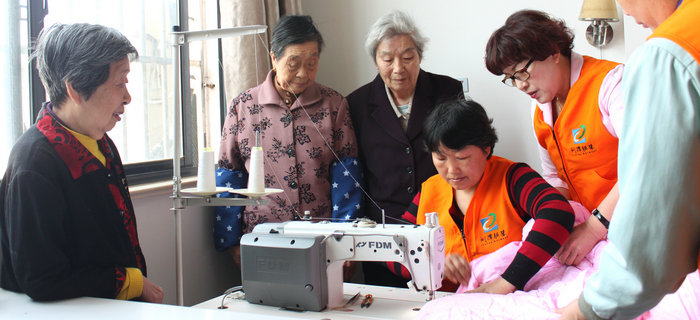 劉潭服裝：無錫勞模攜手志愿者赴五河養(yǎng)老院開展便民服務(wù)