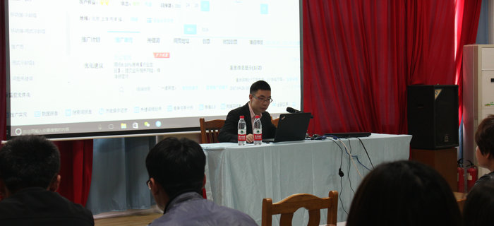 劉潭服裝與單仁學(xué)院互聯(lián)網(wǎng)專家聯(lián)合作付費推廣專題輔導(dǎo)