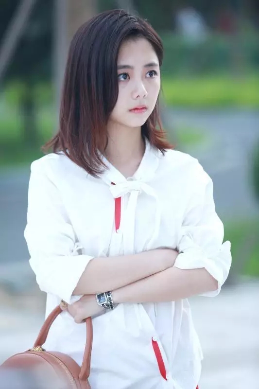 劉潭服裝：《狐貍的夏天》，帶你看譚松韻開掛的衣品