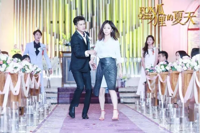 劉潭服裝：《狐貍的夏天》，帶你看譚松韻開掛的衣品