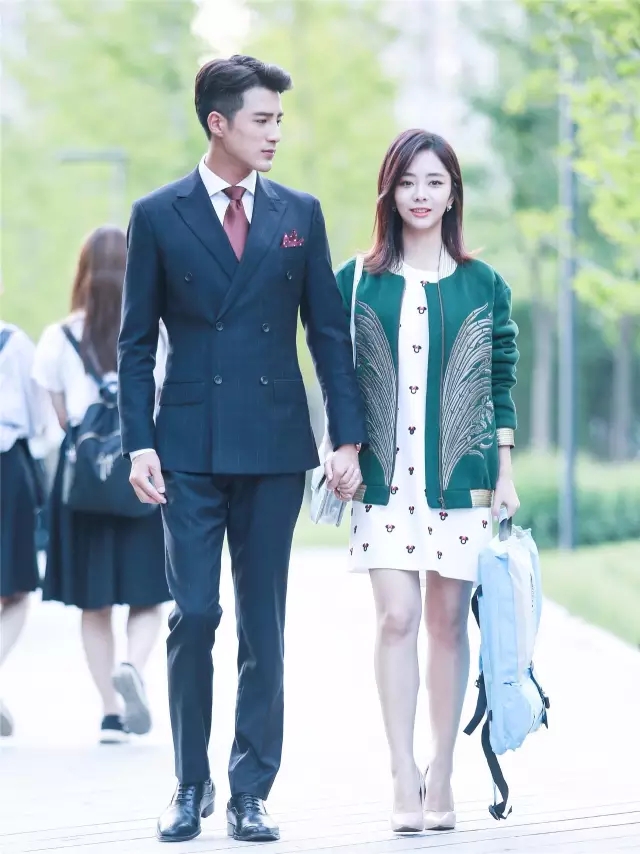 劉潭服裝：《狐貍的夏天》，帶你看譚松韻開掛的衣品