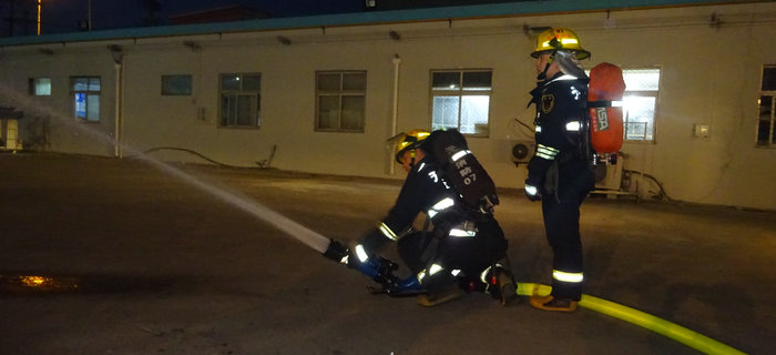 劉潭服裝聯(lián)合無錫北塘劉潭消防中隊進行消防演練