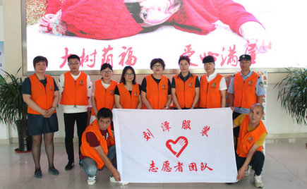 六一前夕，劉潭服裝志愿者走進(jìn)兒童福利院開展送愛心活動