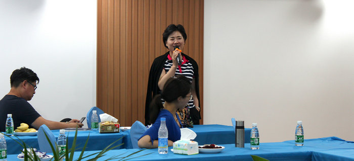 劉潭服裝聯(lián)合專家舉辦中小微企業(yè)低成本打造細(xì)分品牌的講座