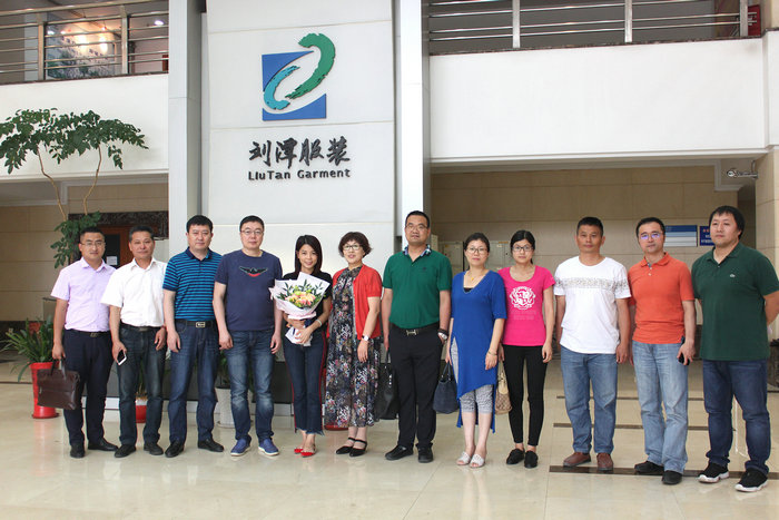 劉潭服裝聯(lián)合專家舉辦中小微企業(yè)低成本打造細(xì)分品牌的講座