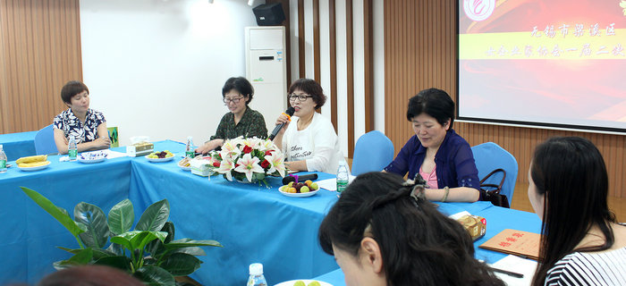 無錫市梁溪區(qū)女企業(yè)家協(xié)會(huì)第一屆二次理事會(huì)在劉潭服裝召開