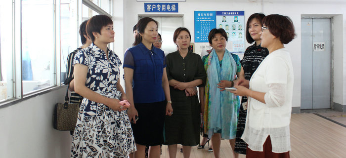 無錫市梁溪區(qū)女企業(yè)家協(xié)會(huì)第一屆二次理事會(huì)在劉潭服裝召開