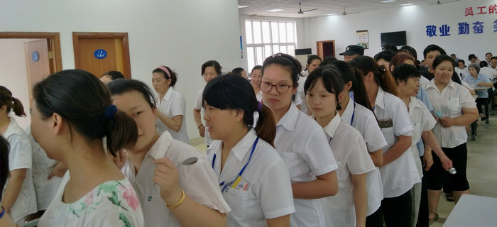 夏至未至，劉潭服裝為全體員工奉上鮮美餛飩