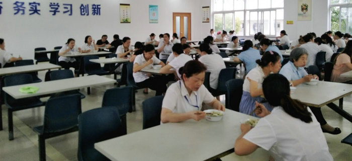 夏至未至，劉潭服裝為全體員工奉上鮮美餛飩