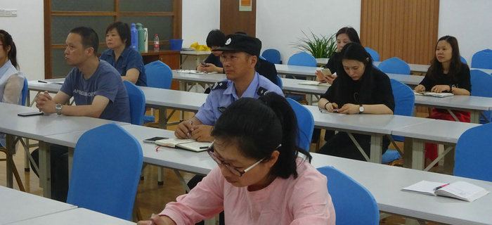 劉潭服裝舉辦紀(jì)念建黨96周年暨&ldquo;紅色之旅&rdquo;黨員演講活動(dòng)