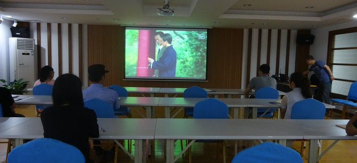 劉潭服裝舉辦紀(jì)念建黨96周年暨&ldquo;紅色之旅&rdquo;黨員演講活動(dòng)