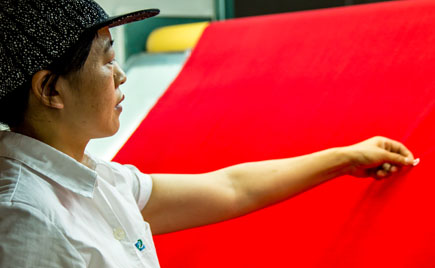 劉潭服裝嚴(yán)格把控服裝面料的甲醛含量（一）