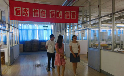 劉潭服裝：梁溪區(qū)團區(qū)委領(lǐng)導(dǎo)來我司指導(dǎo)團建工作