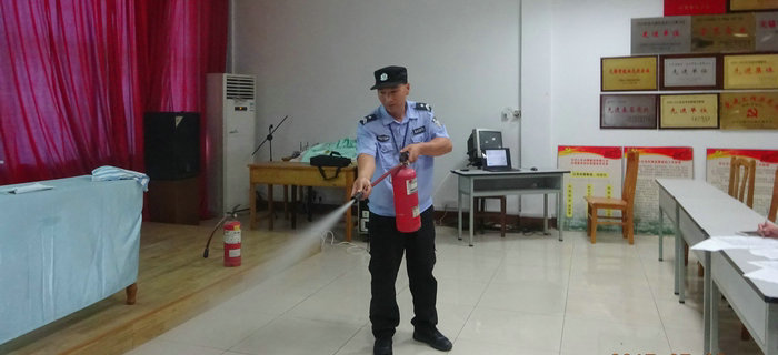 劉潭服裝召開第五次新員工培訓(xùn)會(huì)議