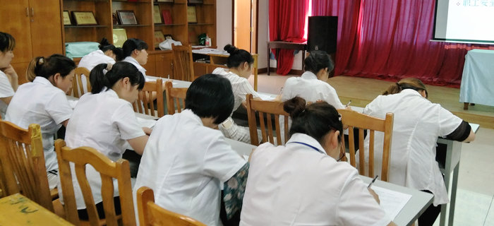 劉潭服裝召開第五次新員工培訓(xùn)會(huì)議