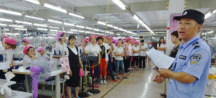 劉潭服裝在舉辦了企業(yè)危害因素及安全風(fēng)險(xiǎn)評(píng)估控制培訓(xùn)