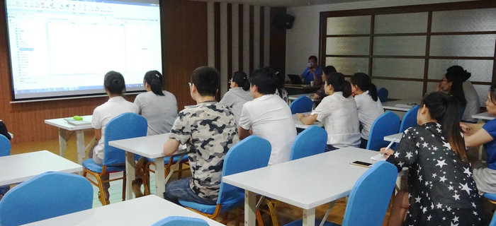 劉潭服裝今天開辦制版軟件培訓(xùn)會議
