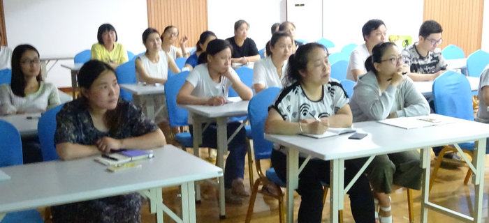 劉潭服裝今天開辦制版軟件培訓(xùn)會議