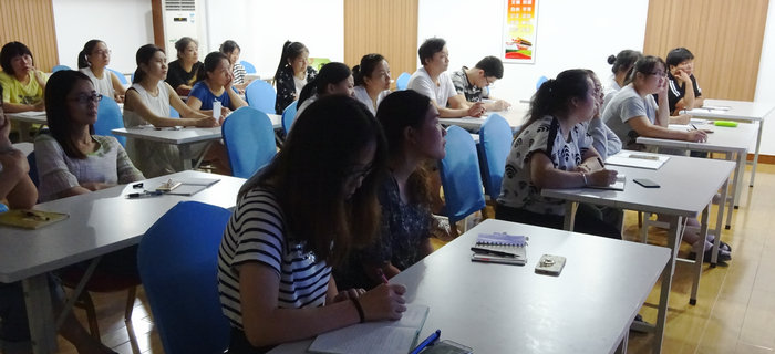 劉潭服裝今天開辦制版軟件培訓(xùn)會議