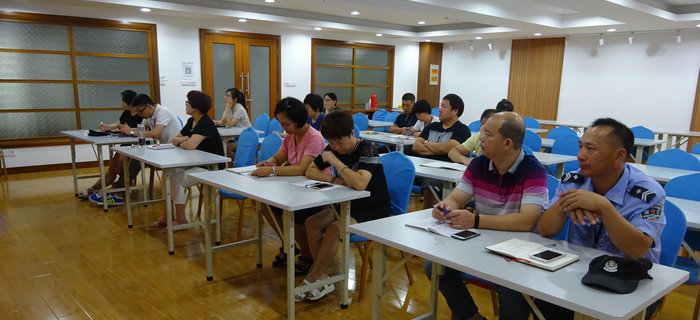 劉潭服裝召開砥礪奮進(jìn)，以優(yōu)異的成績(jī)向十九大獻(xiàn)禮黨員大會(huì)